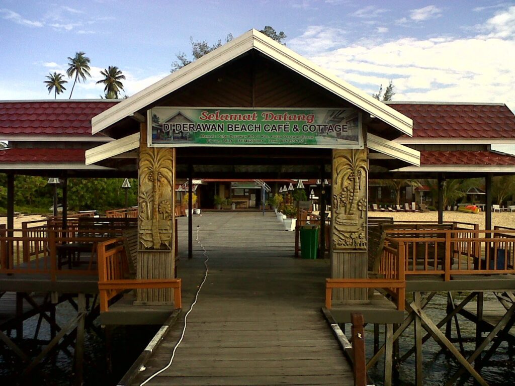 Derawan Beach Cafe & Cottage